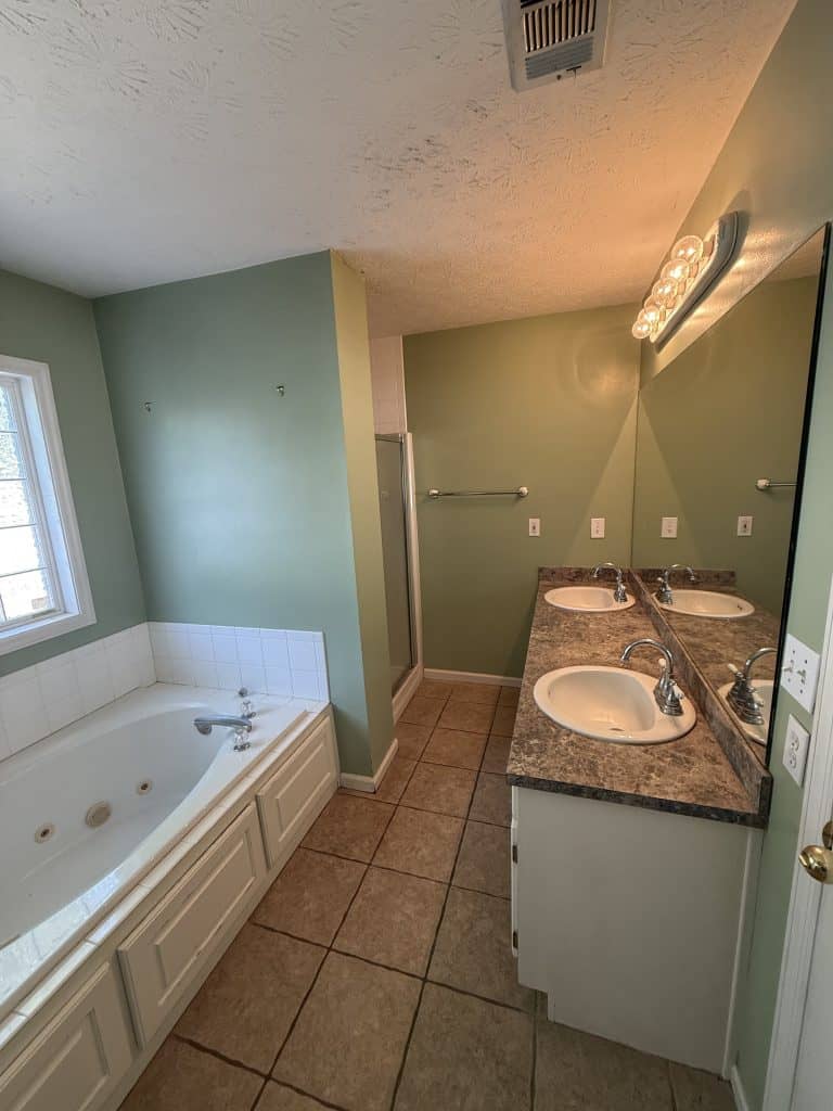 bathroom renovation before